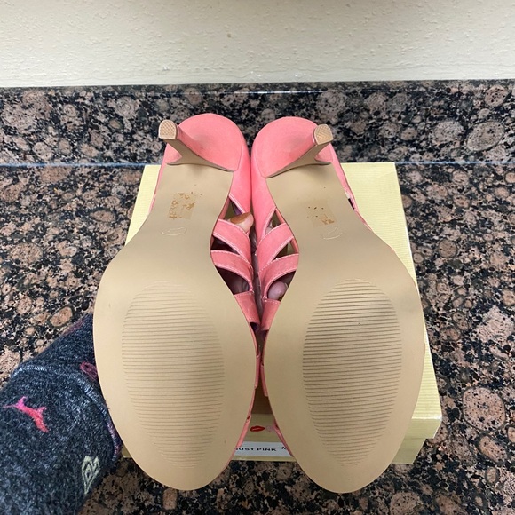 Promise Patient Leather Keyhole Cutout Pumps Sz 10 - Picture 4 of 6